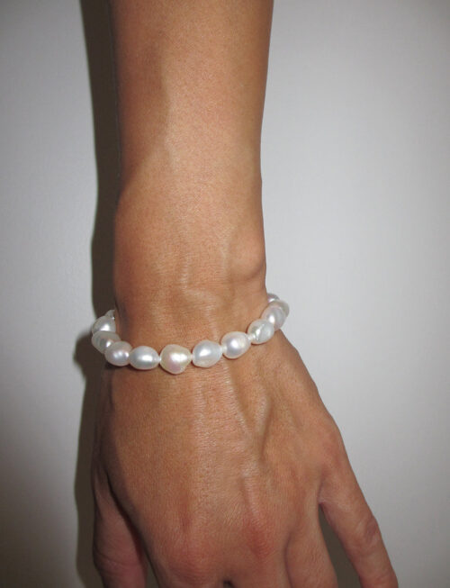 THE BAROQUE FRESHWATER PEARL BRACELET