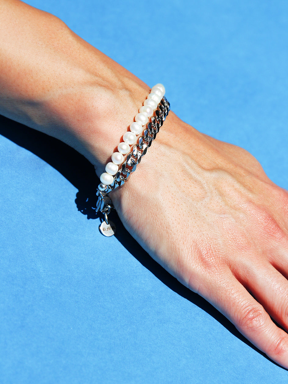 MEDIUM CHAIN X FRESHWATER PEARL BRACELET SET SILVER - Image 2