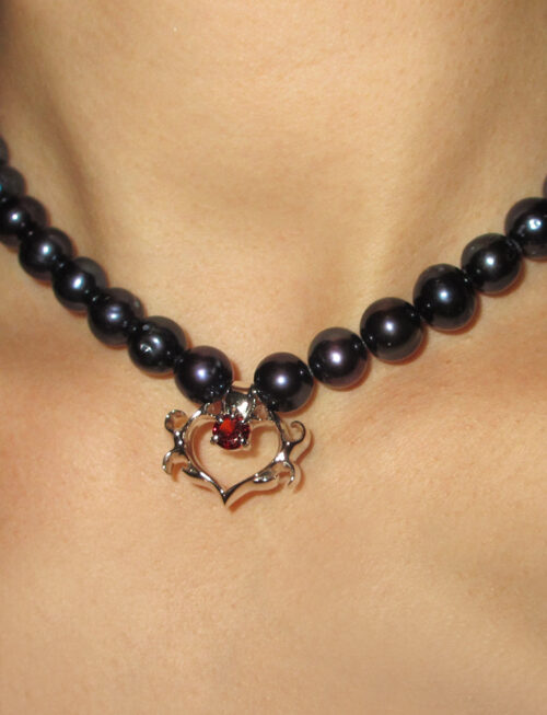 MINI SELMA RED HEART BLACK PEARL CHOKER