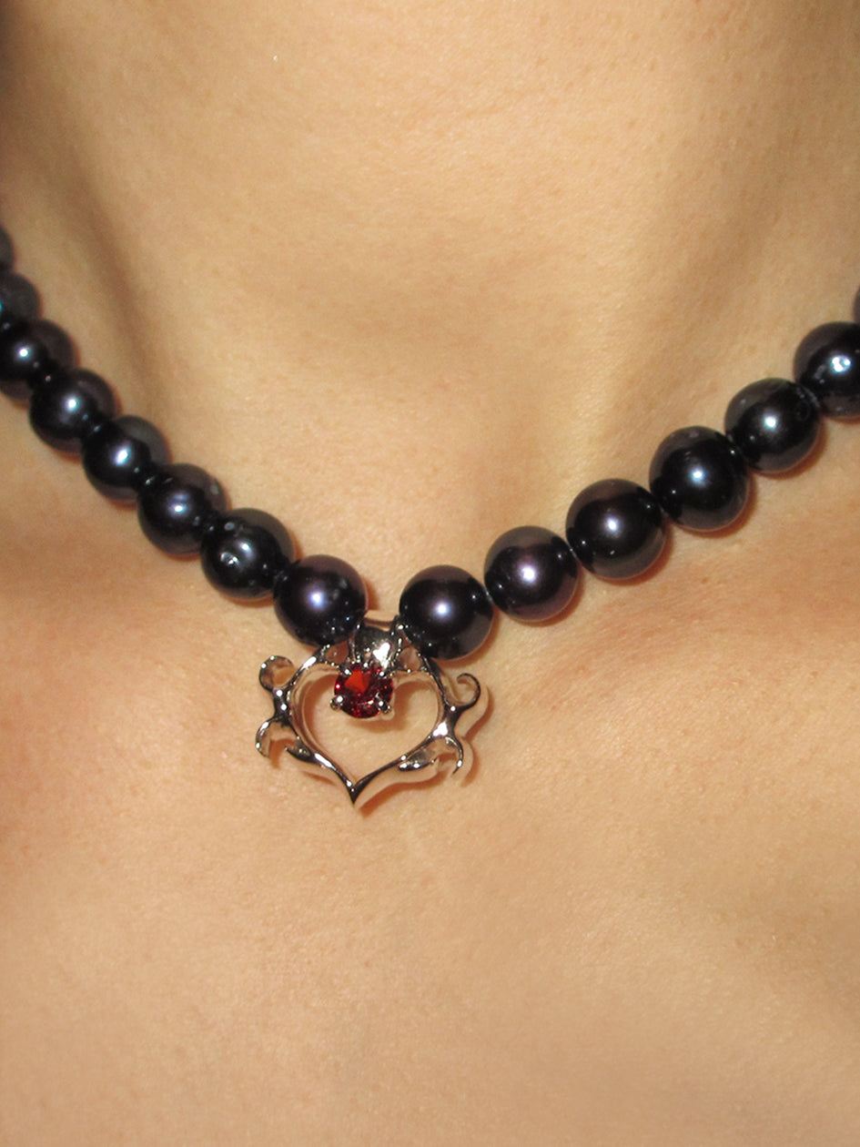 MINI SELMA RED HEART BLACK PEARL CHOKER